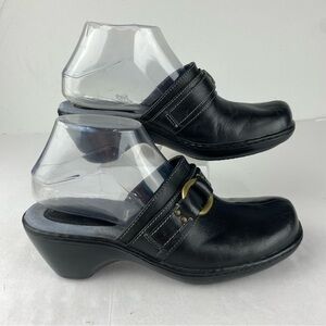 Clarks Womens 8.5 Black Leather Heeled Mules Slip On Clogs